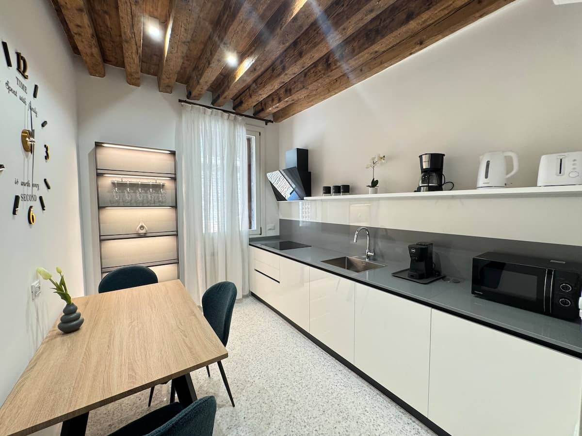 Canal View Apartment — view 02