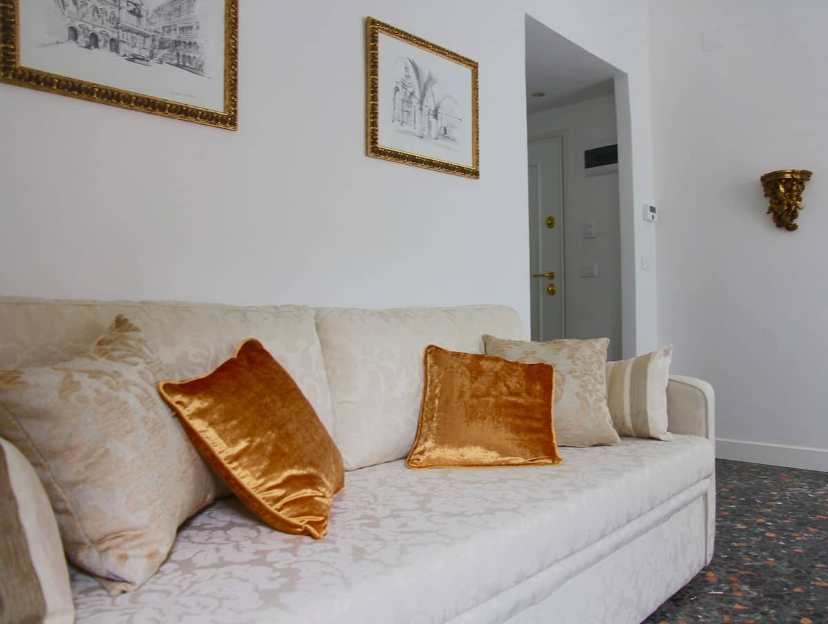 Rialto Bridge Apartment — view 02
