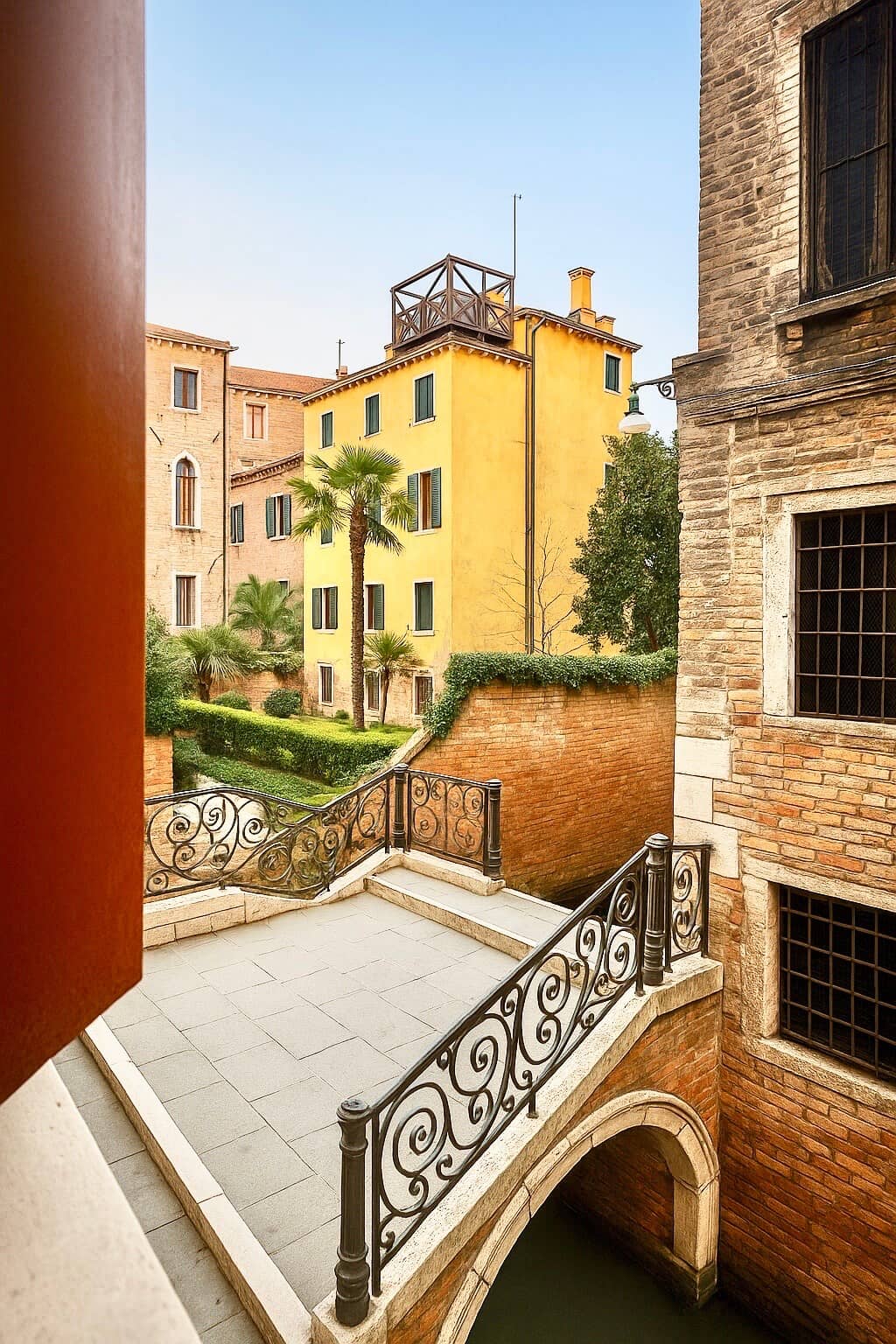 Canal View Apartment — view 03