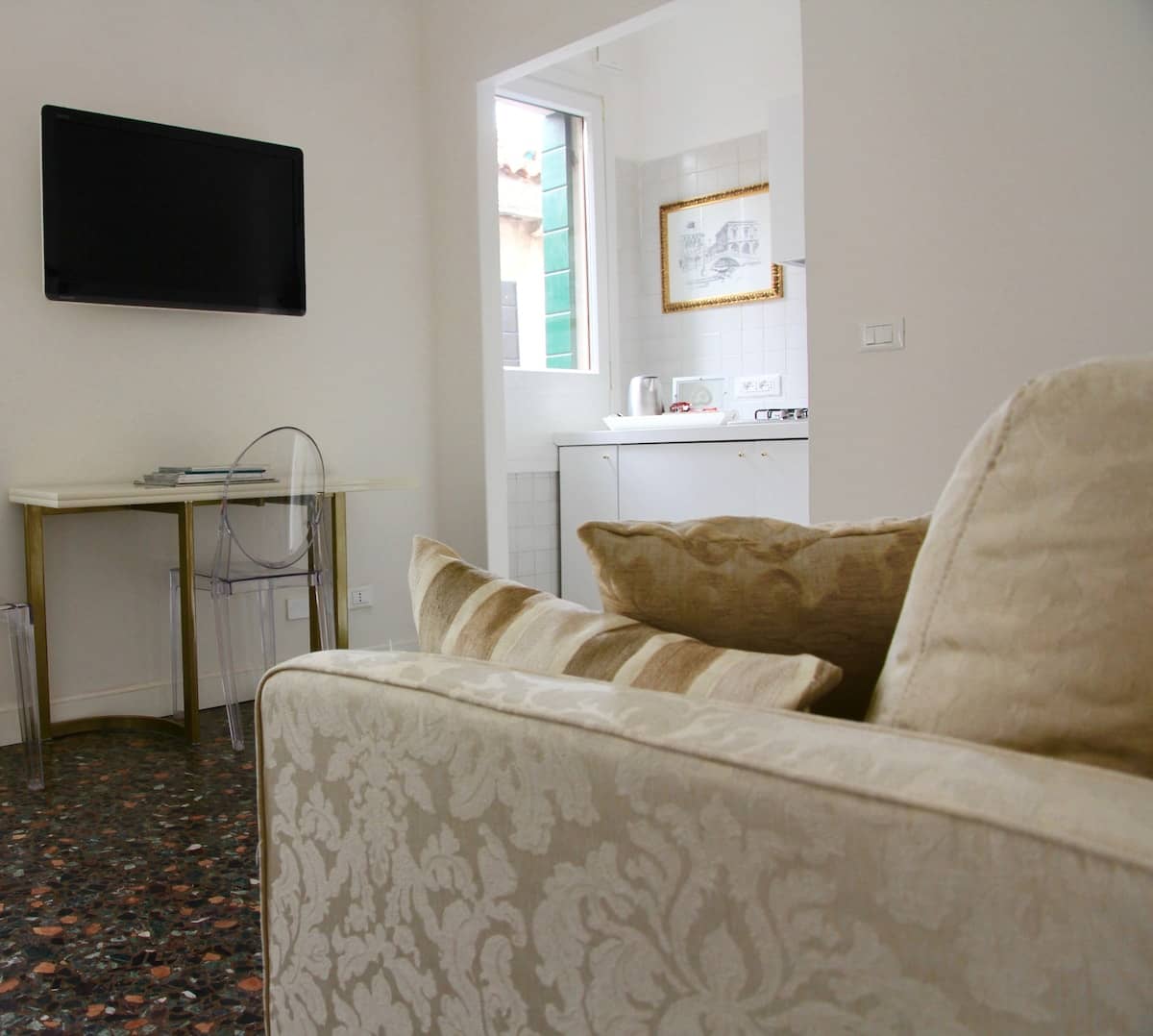 Rialto Bridge Apartment — hero