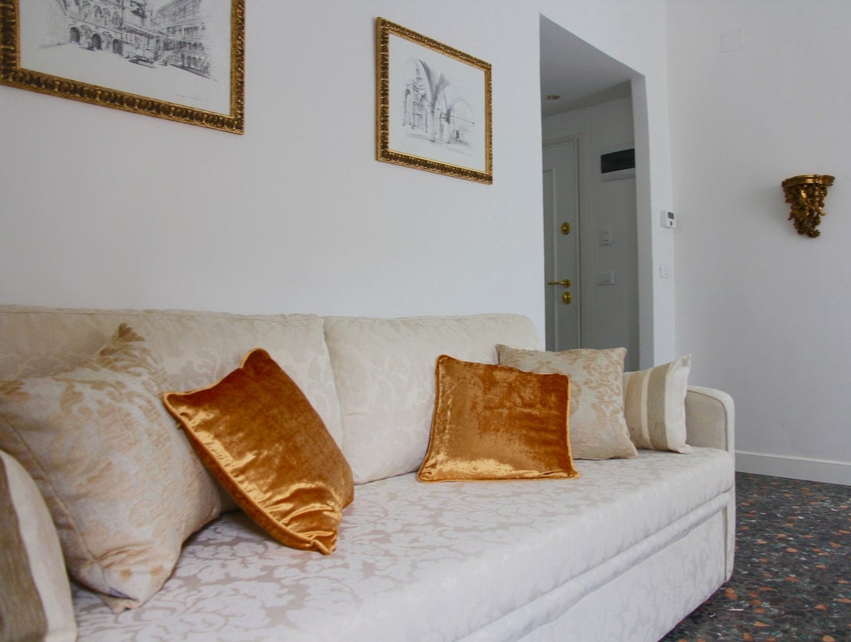 Rialto Bridge Apartment — view 02