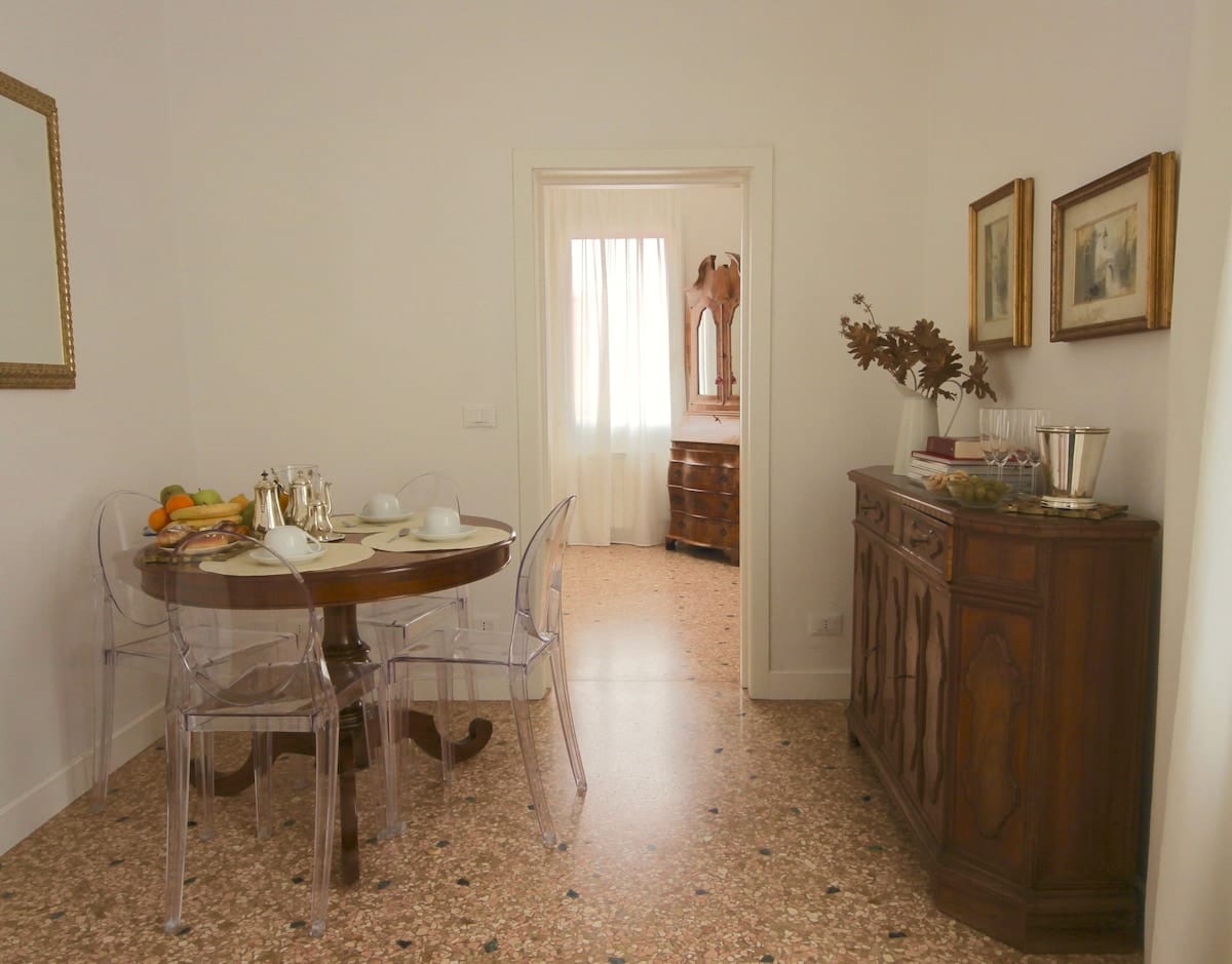 Rialto Bridge Apartment — view 04