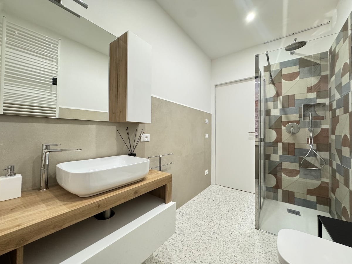 Canal View Apartment — view 05