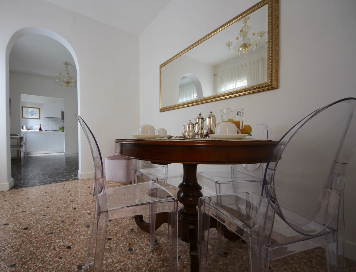 Rialto Bridge Apartment — view 06