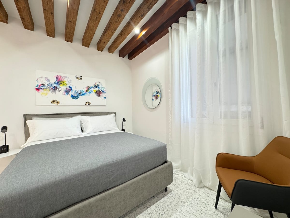 Canal View Apartment — view 07